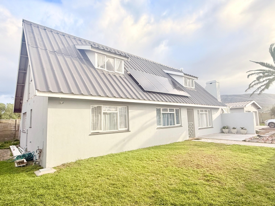 5 Bedroom Property for Sale in Sandbaai Western Cape